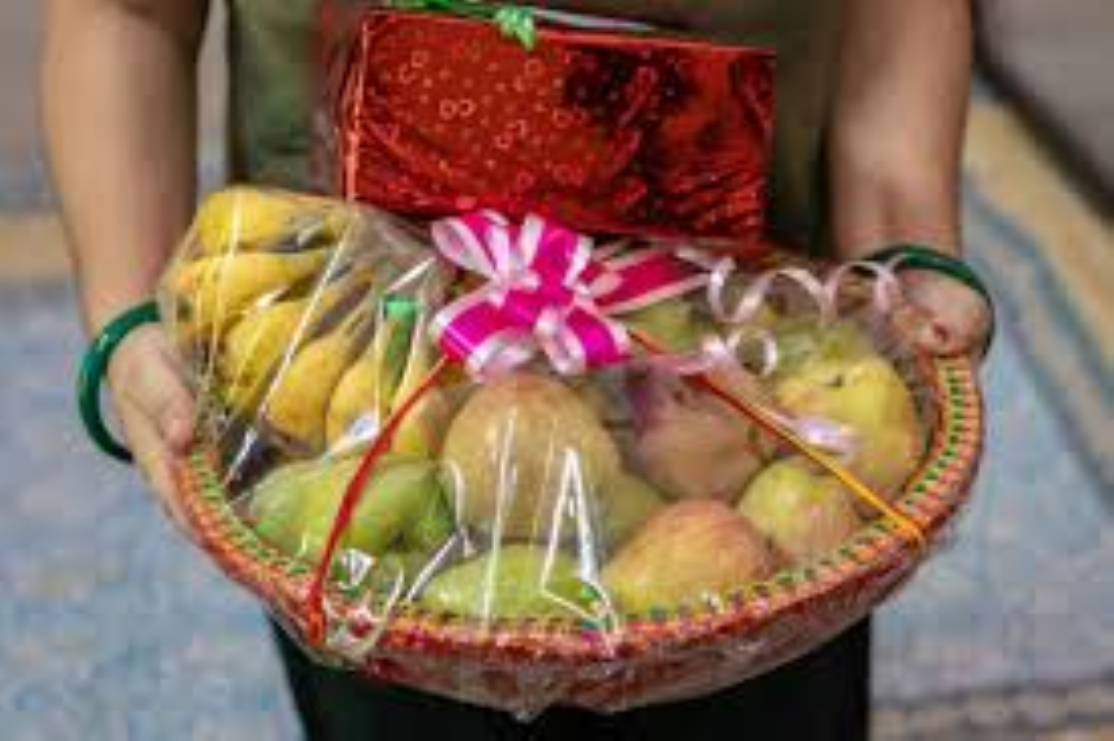 FRUIT HAMPER BASKET WRAPPING